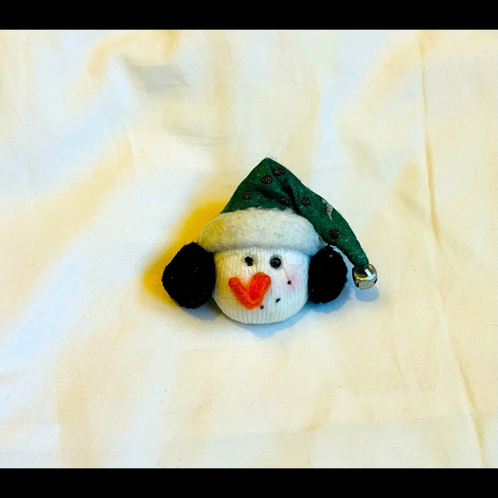 Snowmen Holiday Pin - Picture 1 of 5